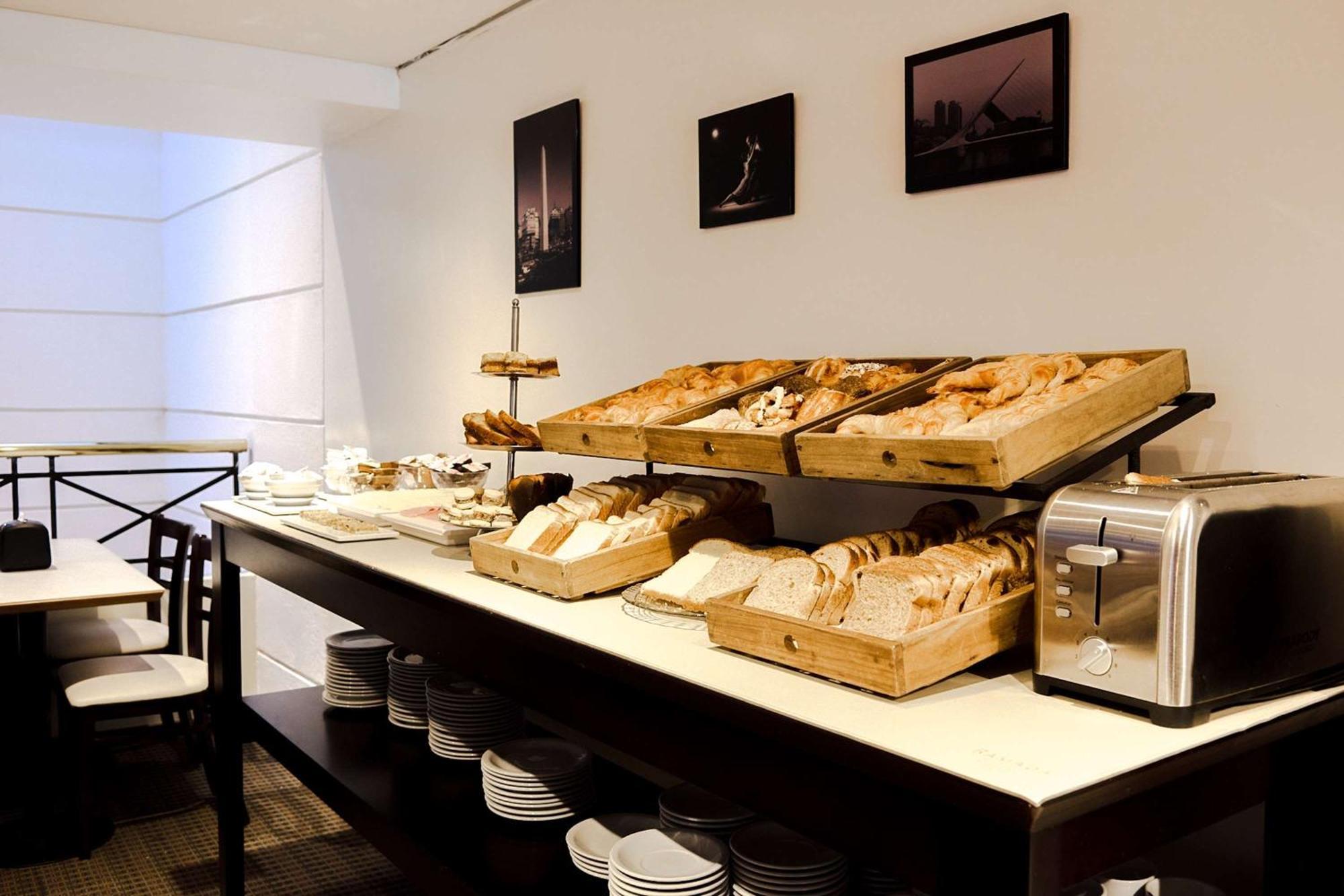 Bed and Breakfast Ramada By Wyndham Buenos Aires Centro Exteriér fotografie